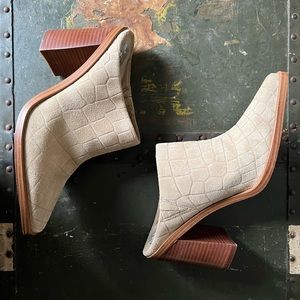 Vince Camuto Clog